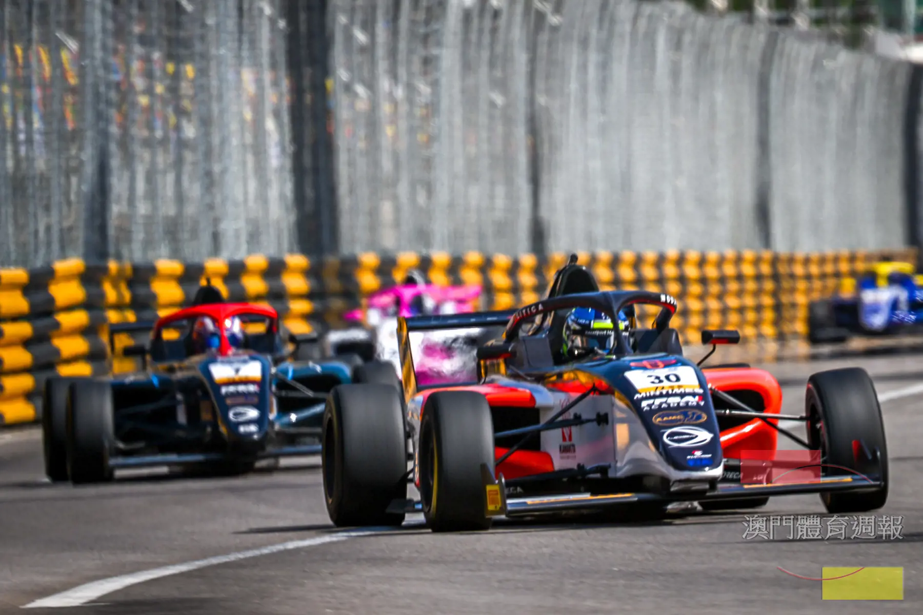 稿1 日本車手佐藤凜太郎（30號）過關斬將衝上第3名.jpg